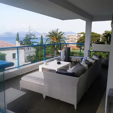 Apartment Modern One Bedroomed Just Off The Seafront With A Terrace And Pool Access 1753