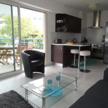 Apartmán Modern One Bedroomed Just Off The Seafront With A Terrace And Pool Access 1753 *