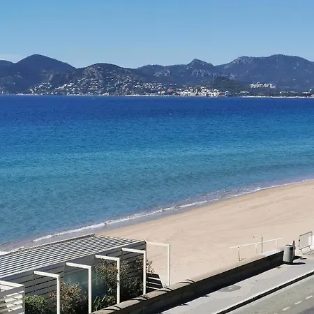 Apartman Modern One Bedroomed Just Off The Seafront With A Terrace And Pool Access 1753