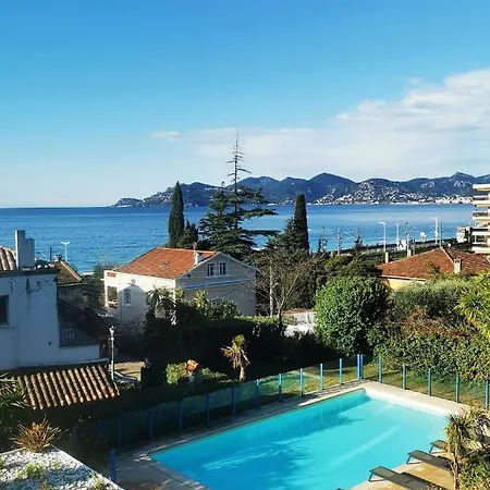 Modern One Bedroomed Just Off The Seafront With A Terrace And Pool Access 1753 Apartman Cannes