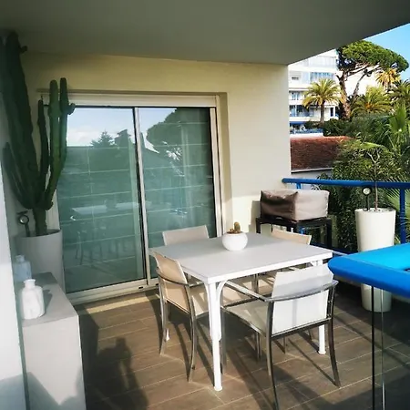 Modern One Bedroomed Just Off The Seafront With A Terrace And Pool Access 1753 Apartman Cannes