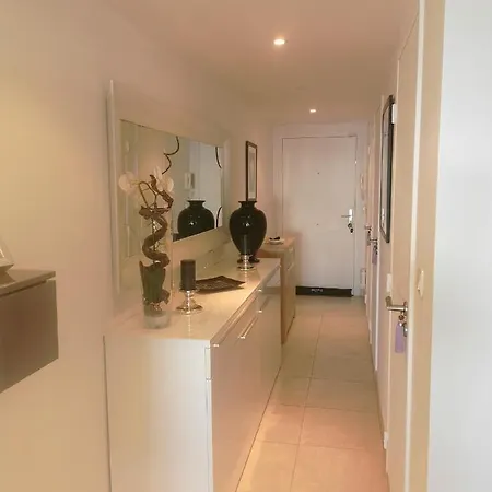 Modern One Bedroomed Just Off The Seafront With A Terrace And Pool Access 1753 Apartman Cannes