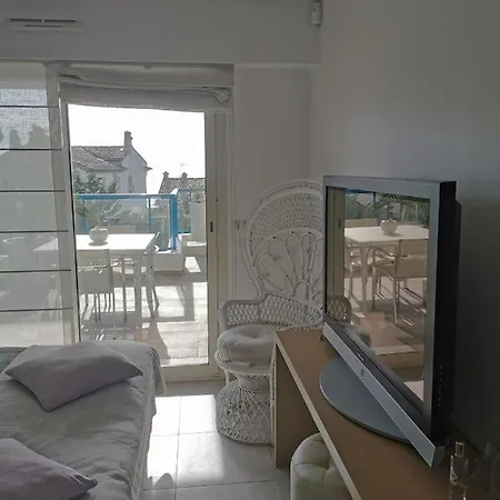 Modern One Bedroomed Just Off The Seafront With A Terrace And Pool Access 1753 Apartman