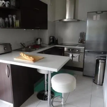 Modern One Bedroomed Just Off The Seafront With A Terrace And Pool Access 1753 Apartman Cannes