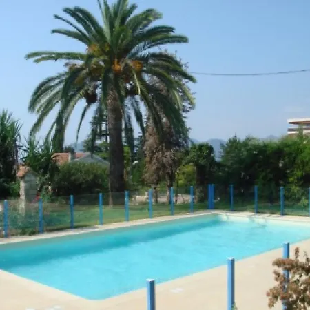 Modern One Bedroomed Just Off The Seafront With A Terrace And Pool Access 1753 Apartman Cannes